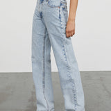 Mid Rise Slim Parallel Jeans in 80's Light Wash